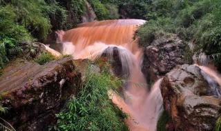 乌蒙山连着山外山是什么歌